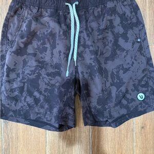 Vuori Athletic Shorts - men’s medium - 7” inseam